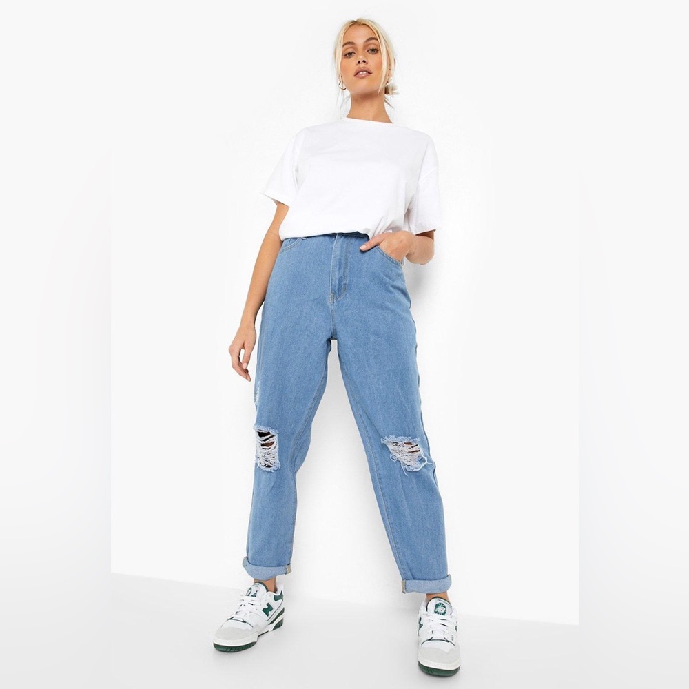 Boohoo | high rise mom jeans size 8